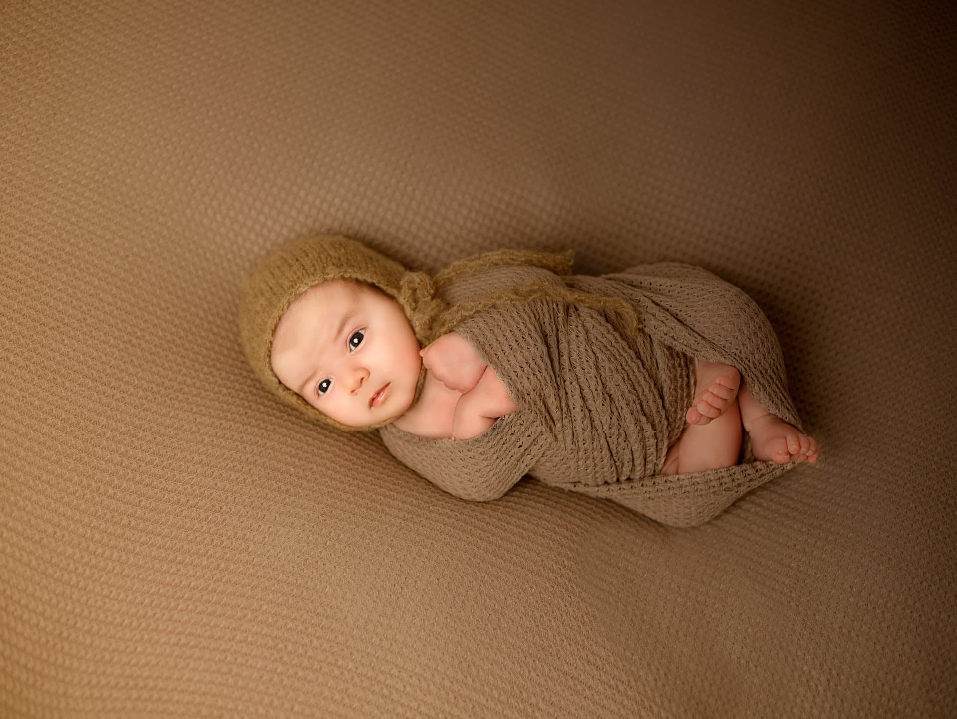 Newborn baby photography example 11