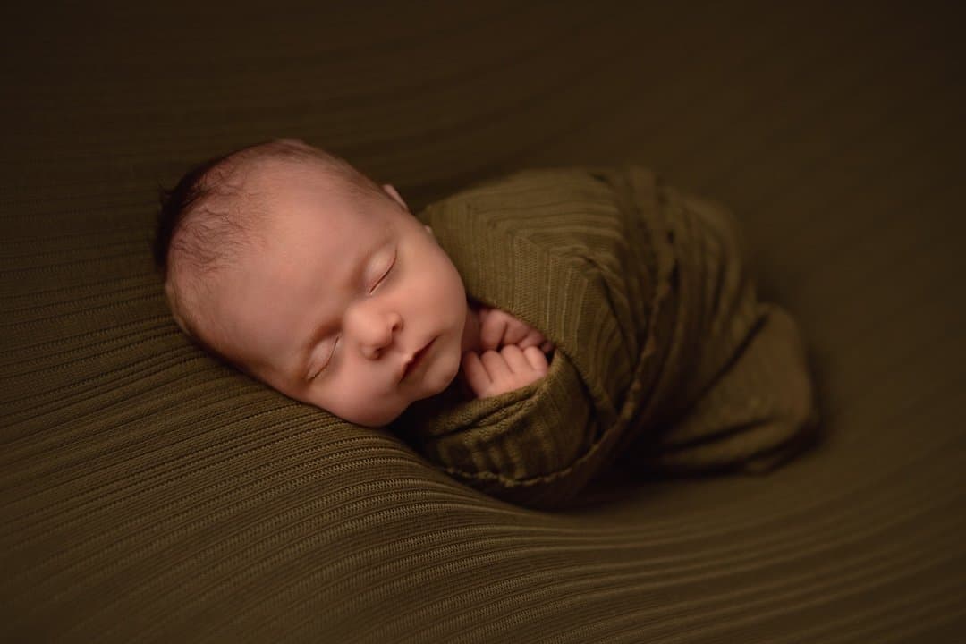 Newborn baby photography example 12